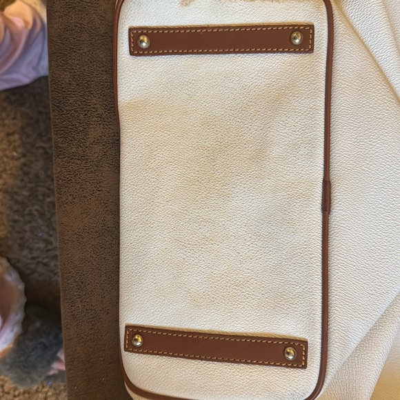 White Dooney & Bourke tote. - Picture 3 of 6